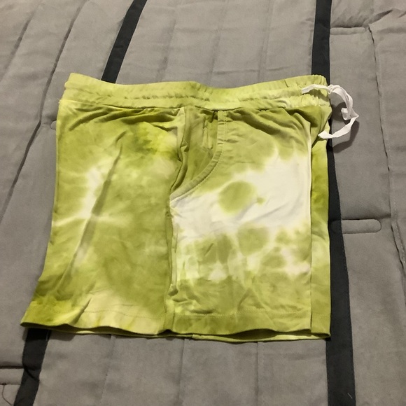 Tied Dyed  Sportelle shorts stretchy greenish size Small NWT 28$ from Be… - Picture 3 of 9